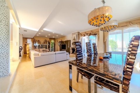 Villa à vendre à Torrevieja, Alicante, Espagne, 5 chambres, 438 m2 No. 165584 - photo 6