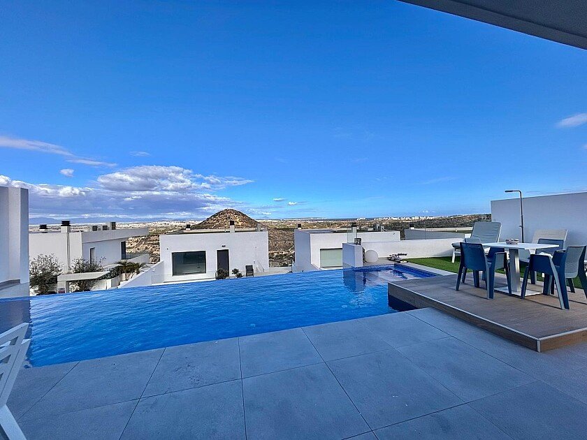 Villa a Ciudad Quesada, Alicante, Spagna 3 camere da letto, 193 mq. N° 111154
