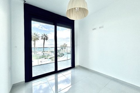 Huoneisto myytävänä Punta Prima, Alicante, Espanja, 2 makuuhuonetta, 80 m2 No. 111156 - kuva 12