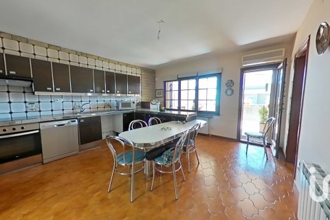 Hus till salu i Balaguer, Lleida, Spanien 4 sovrum, 385 kvm. Nr. 173368 - foto 24