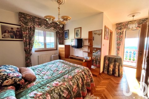 Hus till salu i Culleredo, A Coruna, Spanien 5 sovrum, 336 kvm. Nr. 173367 - foto 15