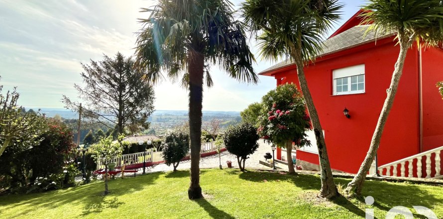 Hus i Culleredo, A Coruna, Spanien 5 sovrum, 336 kvm. Nr. 173367