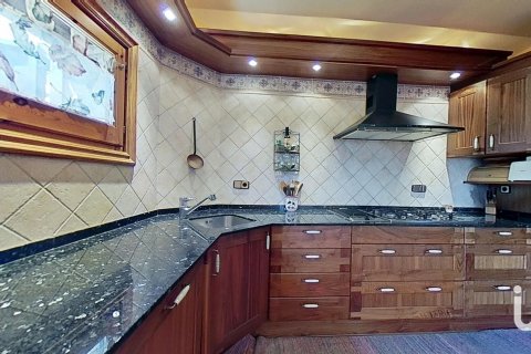 Hus till salu i Montblanc, Tarragona, Spanien 4 sovrum, 255 kvm. Nr. 173370 - foto 10