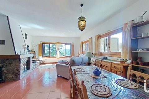 Hus till salu i Montblanc, Tarragona, Spanien 4 sovrum, 255 kvm. Nr. 173370 - foto 12