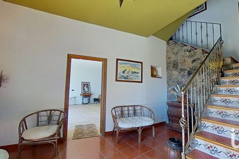 Hus till salu i Montblanc, Tarragona, Spanien 4 sovrum, 255 kvm. Nr. 173370 - foto 7