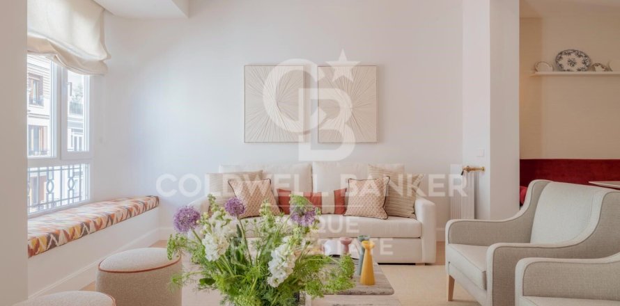 Apartment à Madrid, Espagne 2 chambres, 98 m2 No. 179136