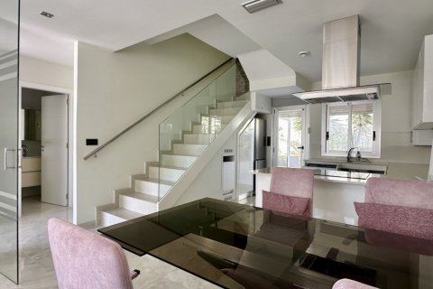 Villa for sale in Cabo Roig, Alicante, Spain 3 bedrooms, 125 sq.m. No. 179524 - photo 9