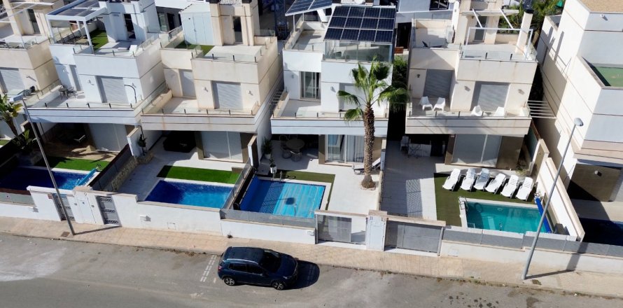 Villa in Cabo Roig, Alicante, Spain 3 bedrooms, 125 sq.m. No. 179524