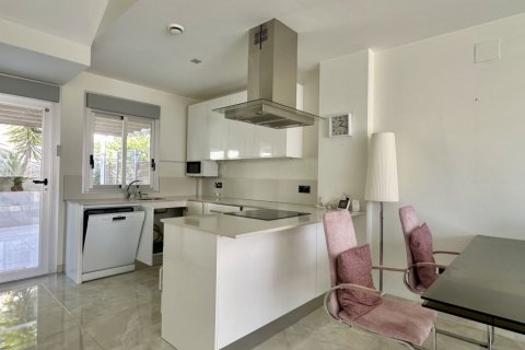 Villa for sale in Cabo Roig, Alicante, Spain 3 bedrooms, 125 sq.m. No. 179524 - photo 10