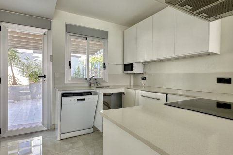 Villa for sale in Cabo Roig, Alicante, Spain 3 bedrooms, 125 sq.m. No. 179524 - photo 12