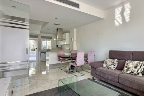 Villa for sale in Cabo Roig, Alicante, Spain 3 bedrooms, 125 sq.m. No. 179524 - photo 2