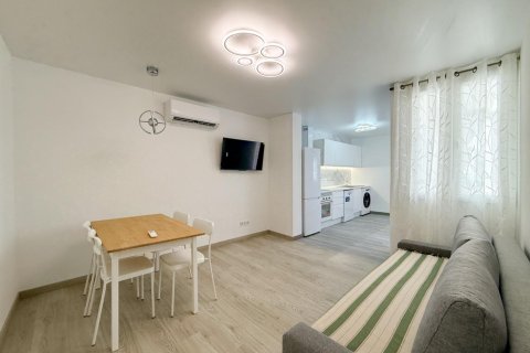 Apartment for rent San Blas, Gipuzkoa, Spain 2 bedrooms, 75 sq.m. No. 133088 - photo 1