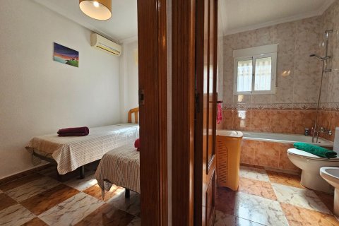 Villa for sale Cabo Roig, Alicante, Spain 4 bedrooms, 110 sq.m. No. 133083 - photo 15