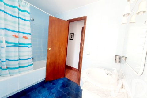 Apartment for sale in Alicante, Spain 3 bedrooms, 104 sq.m. No. 172545 - photo 11