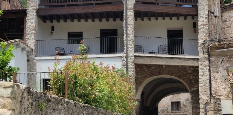 Kamienica w La Vall d'en Bas, Girona, Hiszpania 6 sypialni, 433 mkw. nr 153402