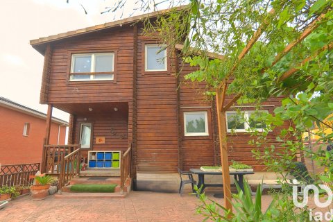 Hus till salu i Sant Boi de Llobregat, Barcelona, Spanien 2 sovrum, 230 kvm. Nr. 153404 - foto 2