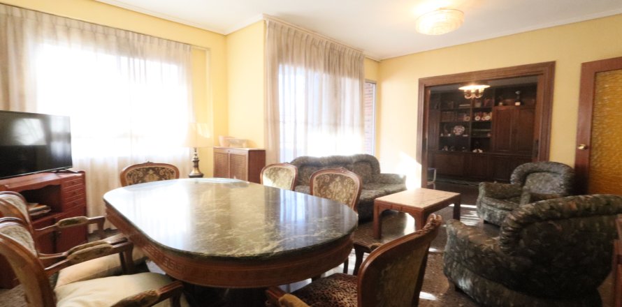 Huoneisto Valencia, Espanja 4 makuuhuonetta, 143 m2 No. 149537