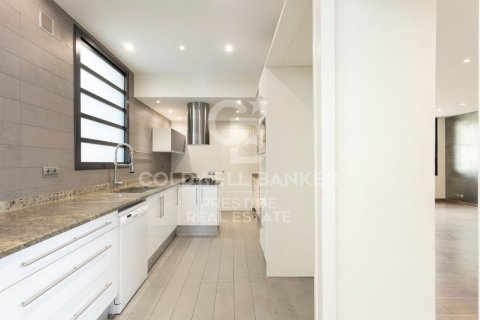 Penthouse w Barcelona, Hiszpania 4 sypialnie, 231 mkw. nr 157658 – zdjęcie 19