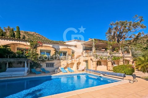 Villa a Pau, Girona, Spagna 8 camere da letto, 408 mq. N° 157659