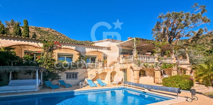 Villa à Pau, Girona, Espagne 8 chambres, 408 m2 No. 157659
