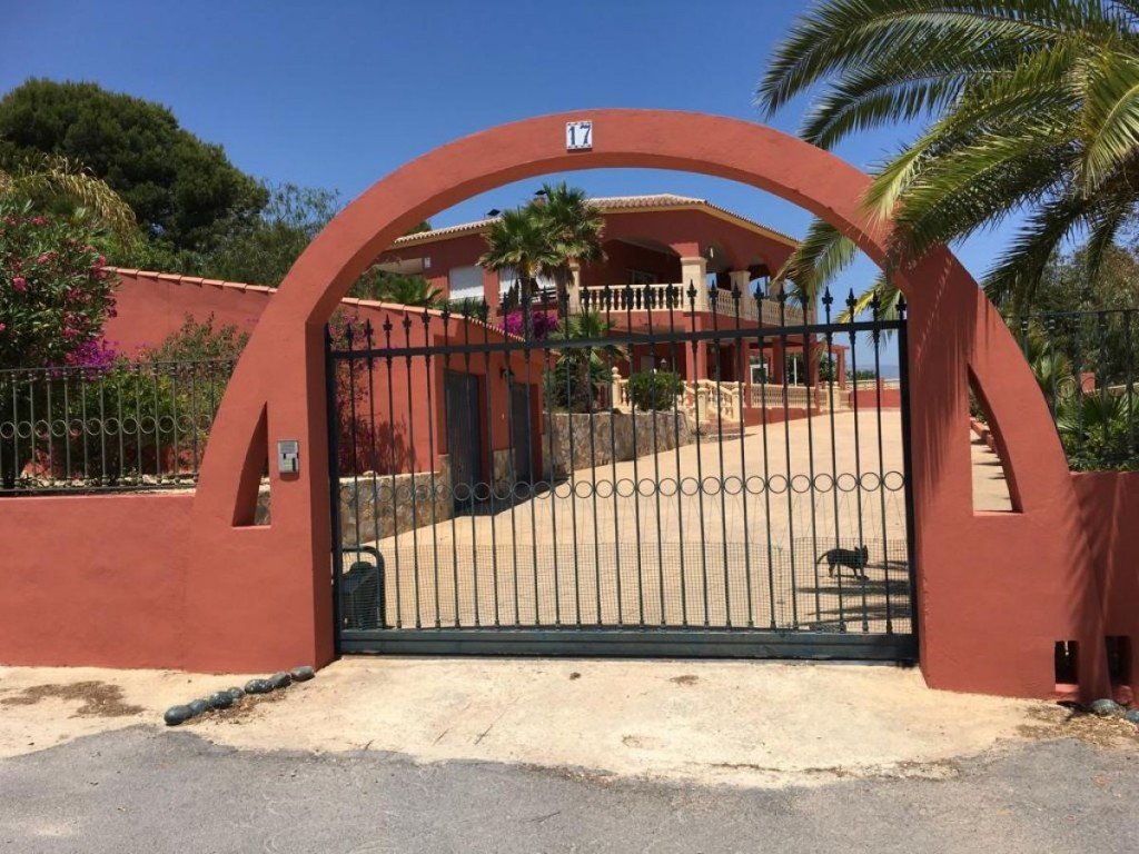 Villa a L'Alfàs del Pi, Alicante, Spagna 8 camere da letto, 540 mq. N° 114468
