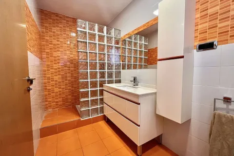 Huoneisto myytävänä Barcelona, Espanja, 3 makuuhuonetta, No. 141089 - kuva 7