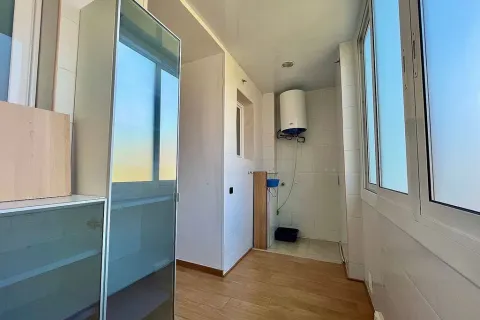 Huoneisto myytävänä Barcelona, Espanja, 3 makuuhuonetta, No. 141089 - kuva 9