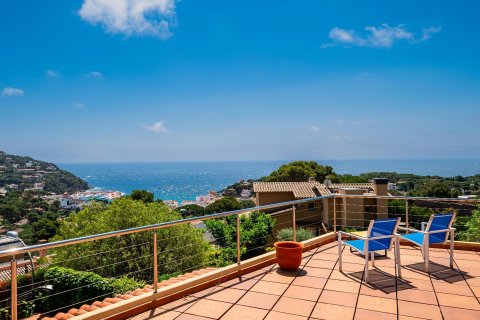 Продажа дома в Льяфранк, Герона, Испания 4 спальни, №141094 - фото 1