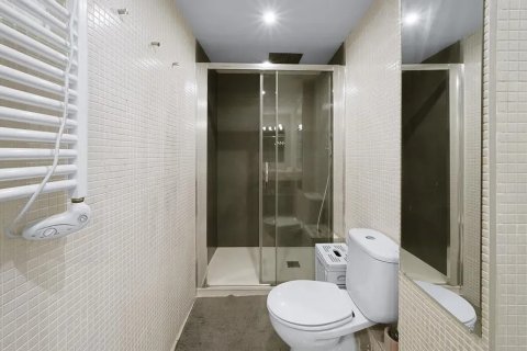 Huoneisto myytävänä Barcelona, Espanja, 2 makuuhuonetta, No. 141091 - kuva 26