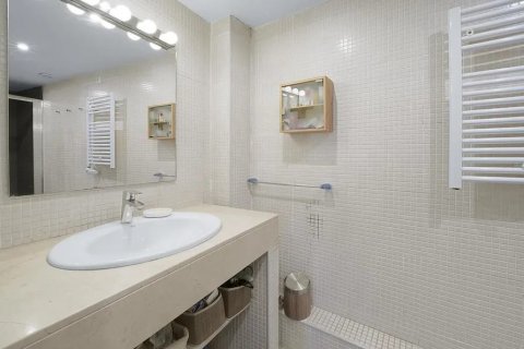 Huoneisto myytävänä Barcelona, Espanja, 2 makuuhuonetta, No. 141091 - kuva 24