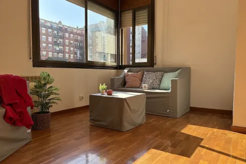 Apartamento en venta en Barcelona, España 3 dormitorios, 80 m2 No. 141090 - foto 1