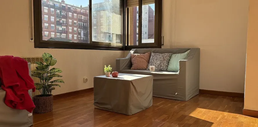 Apartamento en Barcelona, España 3 dormitorios, 80 m2 No. 141090