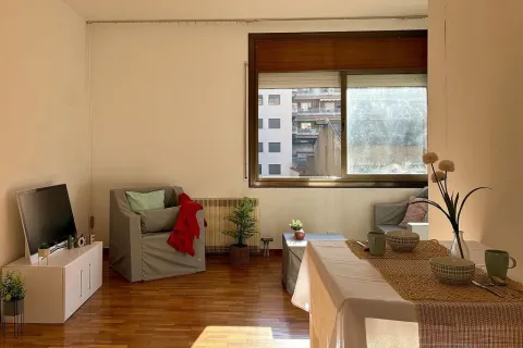 Apartamento en venta en Barcelona, España 3 dormitorios, 80 m2 No. 141090 - foto 2