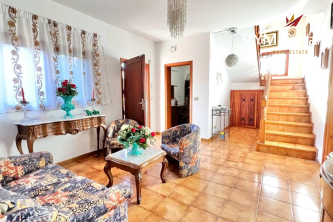 Villa for sale in San Isidro De Abona, Tenerife, Spain 9 bedrooms, 500 sq.m. No. 164671 - photo 27