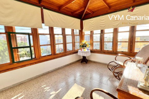 Villa for sale in San Isidro De Abona, Tenerife, Spain 9 bedrooms, 500 sq.m. No. 164671 - photo 2