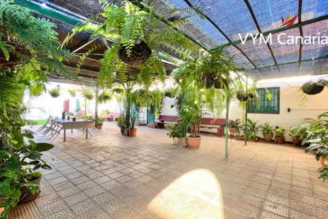 Villa for sale in San Isidro De Abona, Tenerife, Spain 9 bedrooms, 500 sq.m. No. 164671 - photo 4