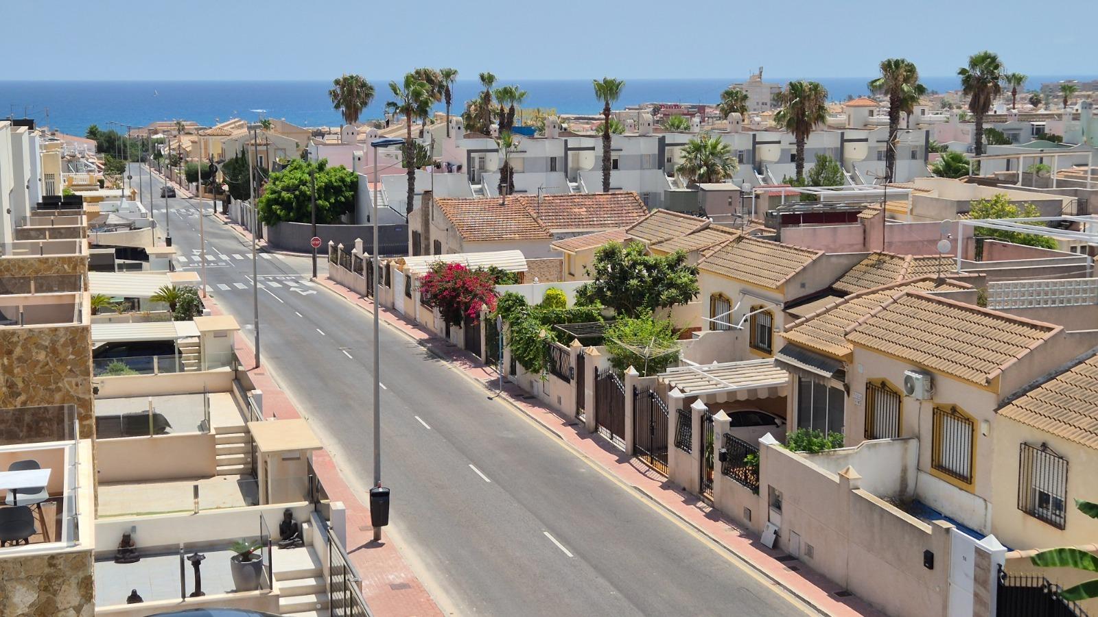Villa a Torrevieja, Alicante, Spagna 4 camere da letto, 205 mq. N° 164674