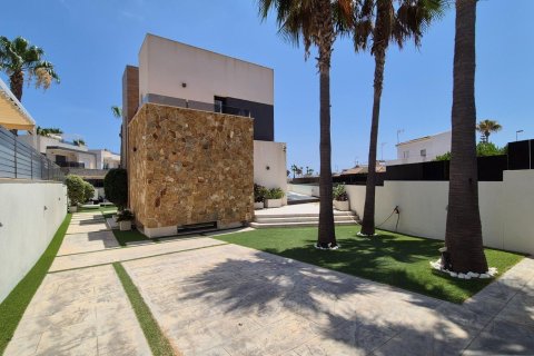 Villa for sale in Torrevieja, Alicante, Spain 4 bedrooms, 205 sq.m. No. 164674 - photo 19