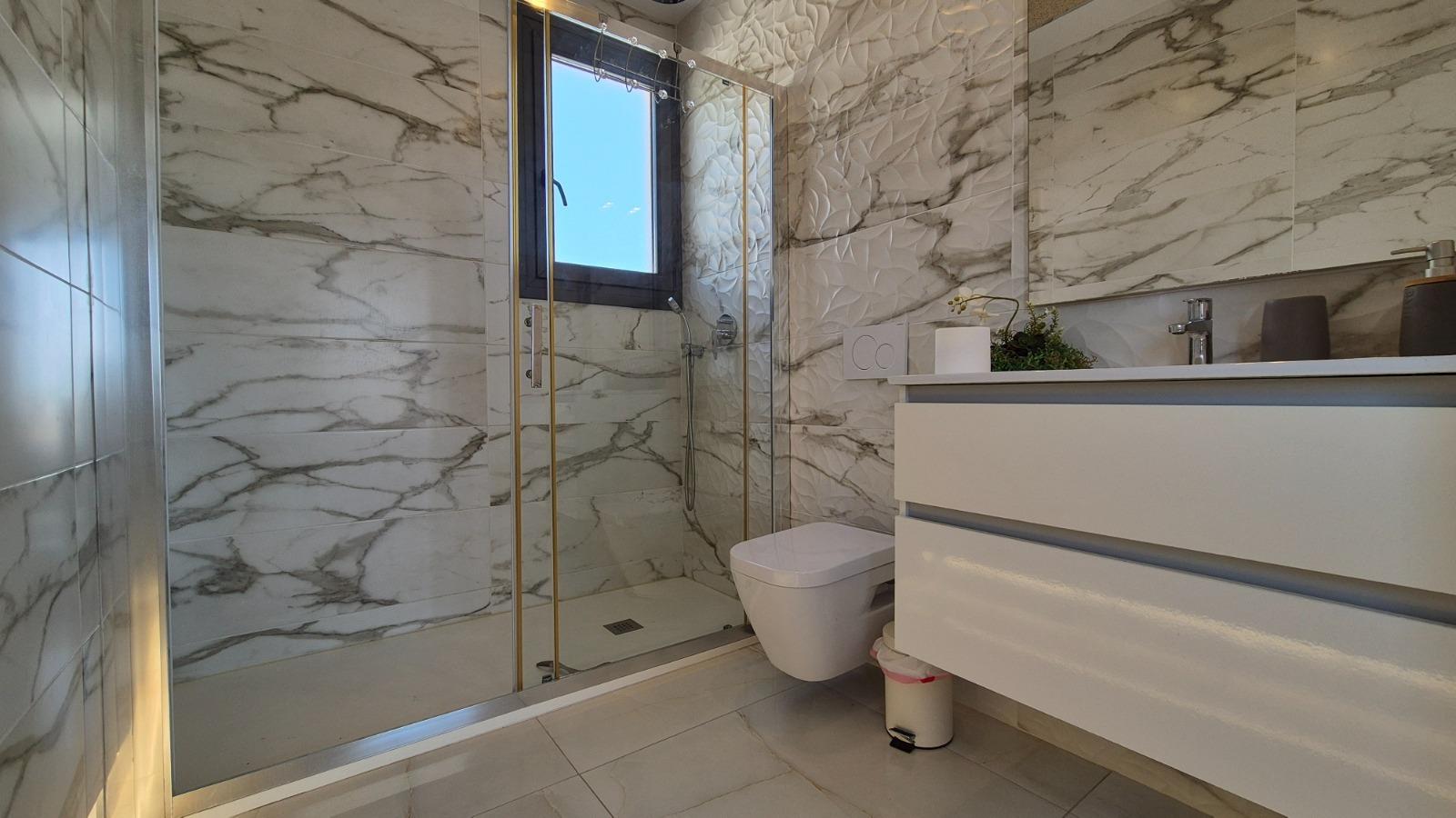 Villa a Torrevieja, Alicante, Spagna 4 camere da letto, 205 mq. N° 164674