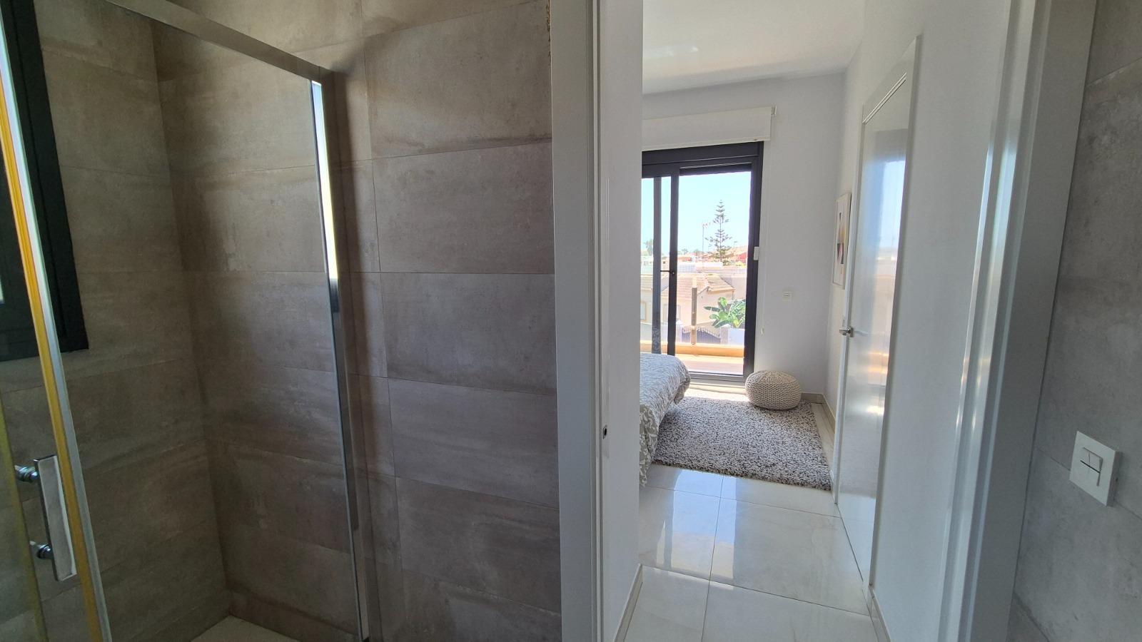 Villa a Torrevieja, Alicante, Spagna 4 camere da letto, 205 mq. N° 164674