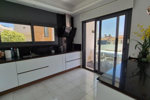 Villa for sale in Torrevieja, Alicante, Spain 4 bedrooms, 205 sq.m. No. 164674 - photo 6
