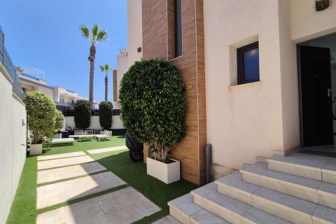 Villa for sale in Torrevieja, Alicante, Spain 4 bedrooms, 205 sq.m. No. 164674 - photo 5