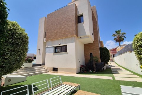 Villa for sale in Torrevieja, Alicante, Spain 4 bedrooms, 205 sq.m. No. 164674 - photo 24