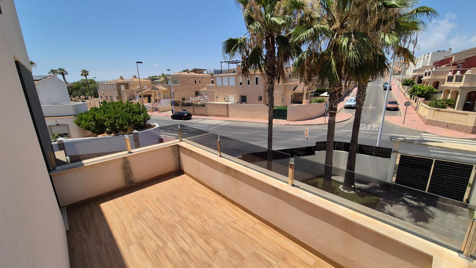 Villa a Torrevieja, Alicante, Spagna 4 camere da letto, 205 mq. N° 164674