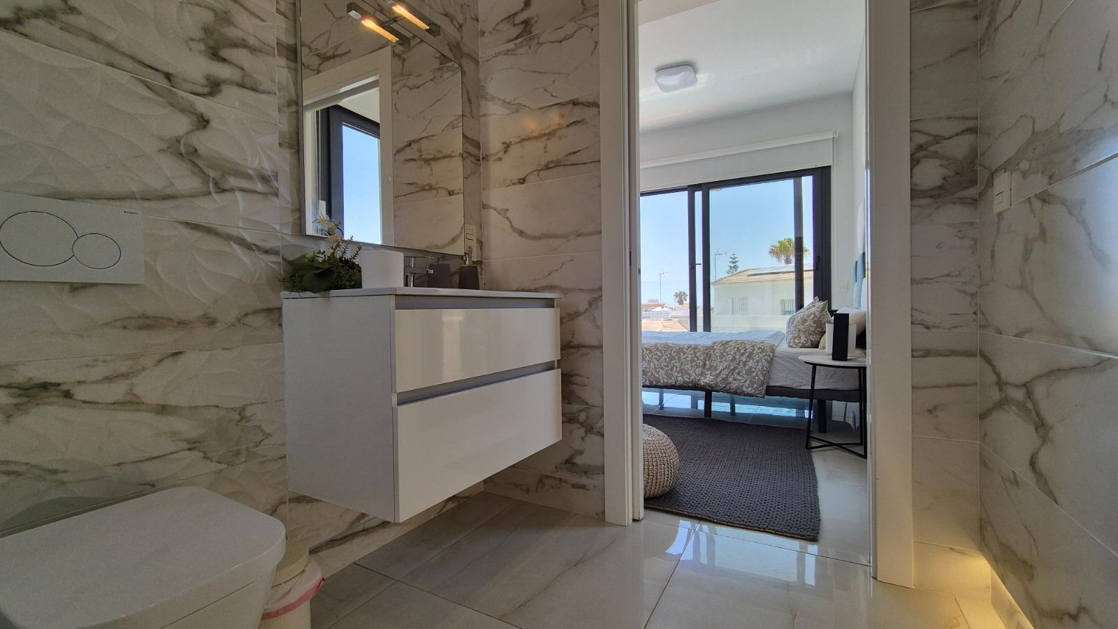 Villa a Torrevieja, Alicante, Spagna 4 camere da letto, 205 mq. N° 164674