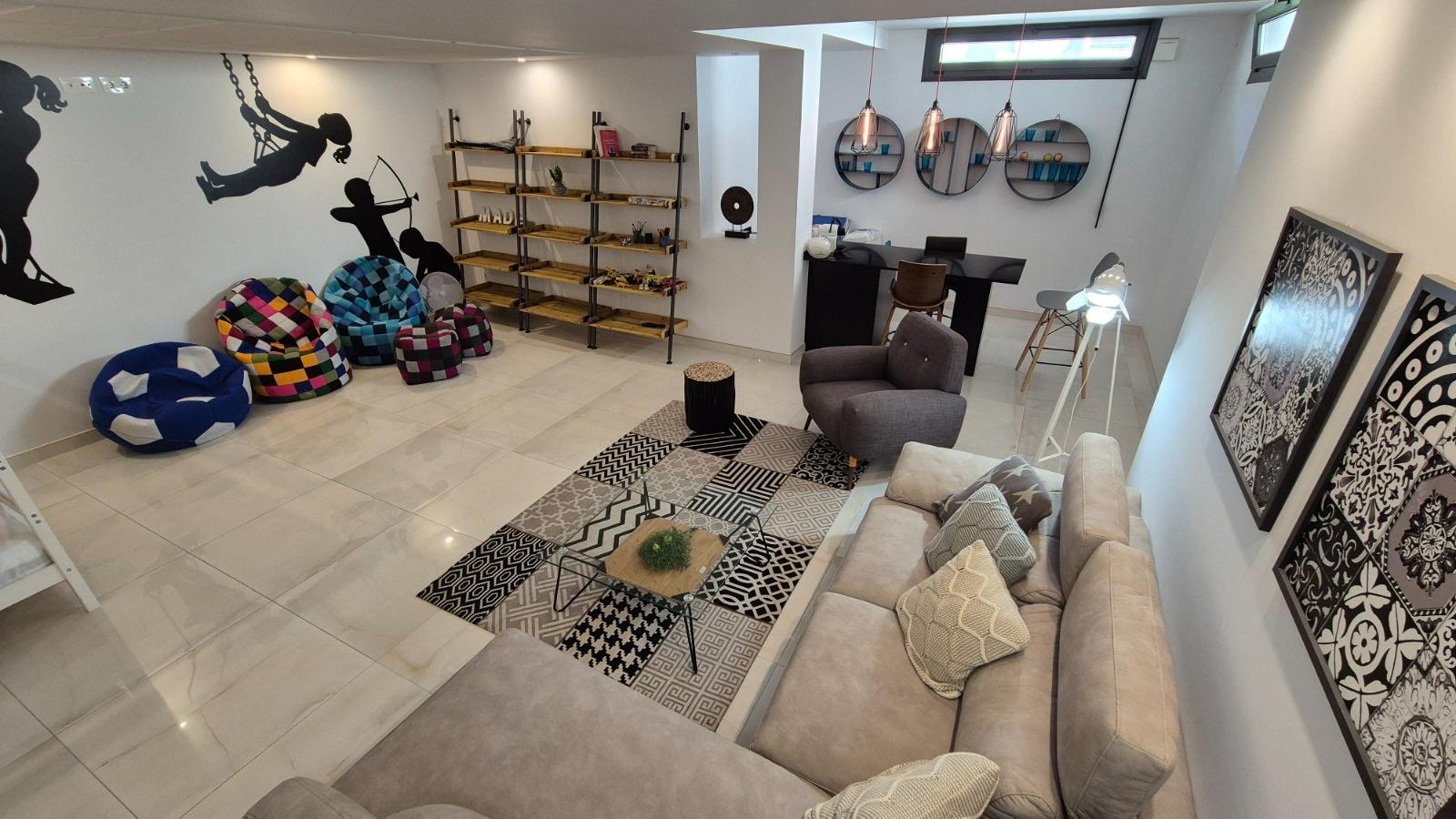 Villa a Torrevieja, Alicante, Spagna 4 camere da letto, 205 mq. N° 164674