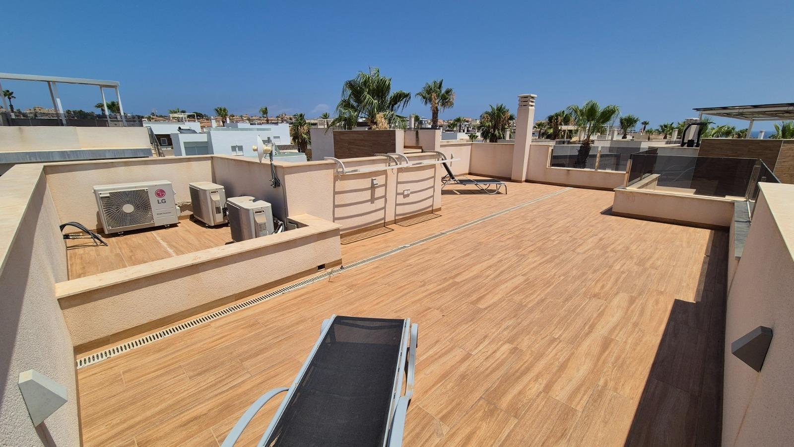Villa a Torrevieja, Alicante, Spagna 4 camere da letto, 205 mq. N° 164674