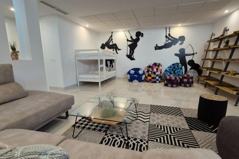 Villa for sale in Torrevieja, Alicante, Spain 4 bedrooms, 205 sq.m. No. 164674 - photo 9