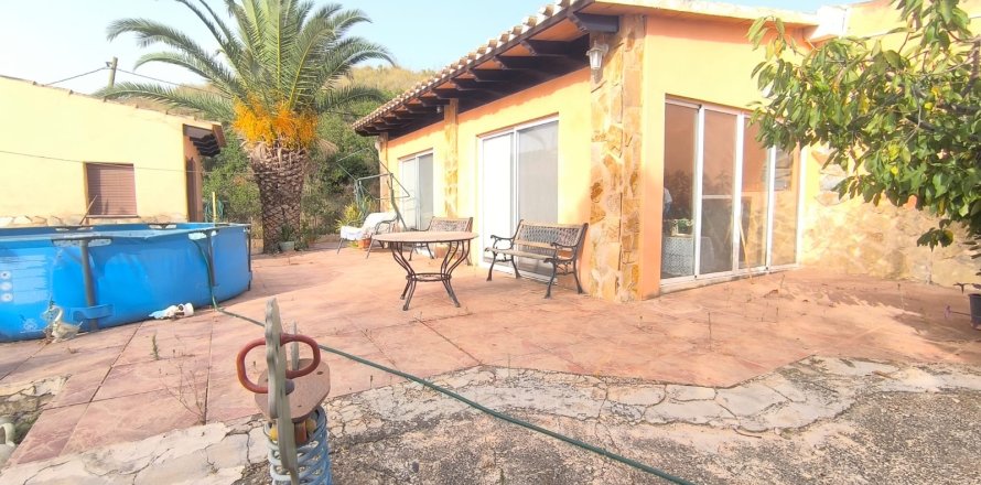 Villa à Pinoso, Alicante, Espagne 3 chambres, 120 m2 No. 195436