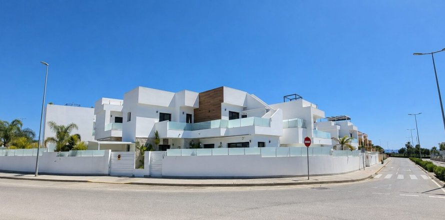 Villa à Los Montesinos, Alicante, Espagne 3 chambres, No. 195437